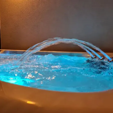 Luxury - Jacuzzi, Pool & Private Terrace Apartamento